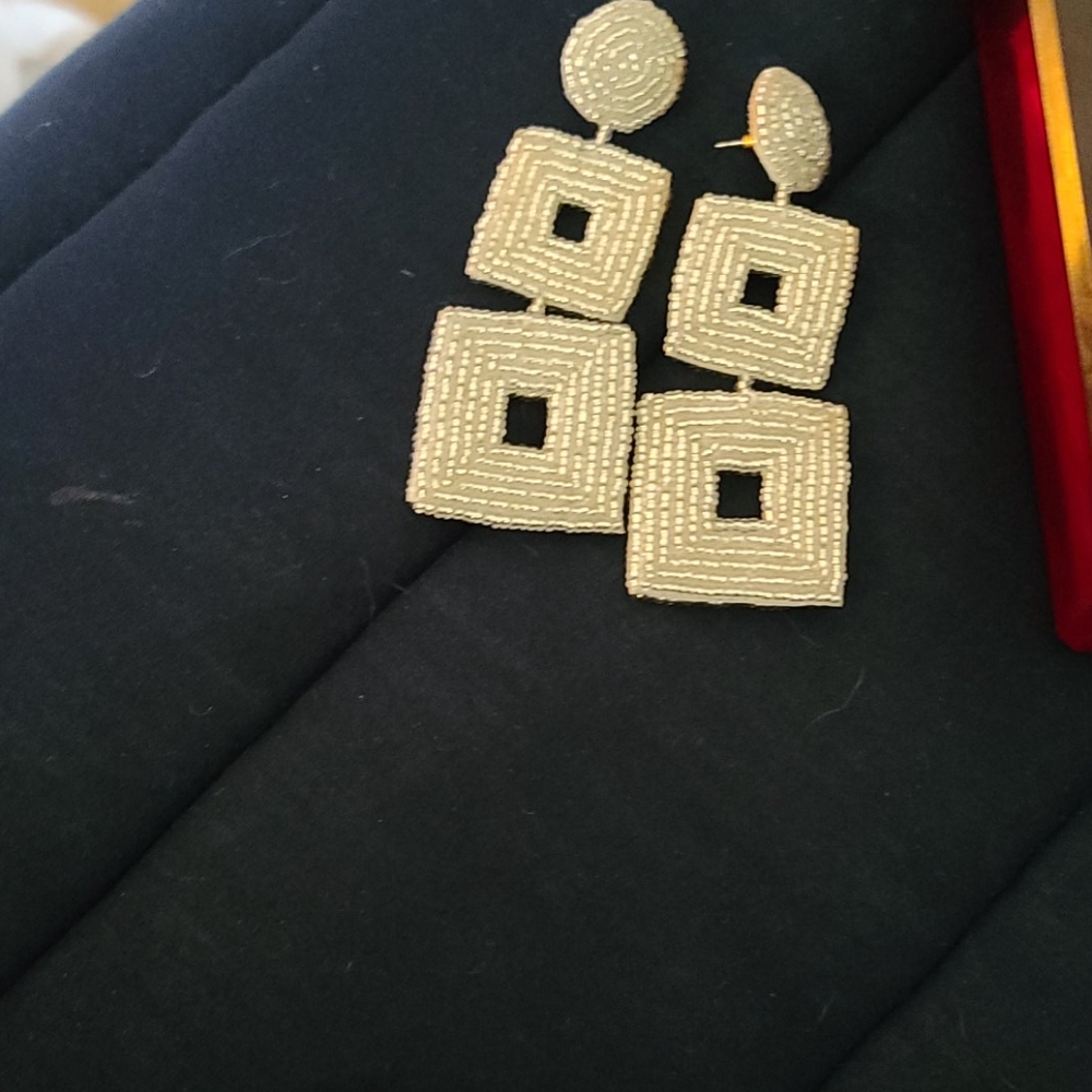 Clear/silver beaded earrings